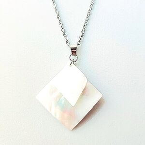 Mother of Pearl pendant necklace